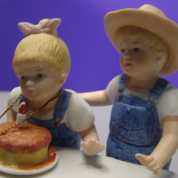 Denim Days Porcelain Figurine Happy Birthday #1520, 1985 Homco With hanging tag - Picture 16 of 16